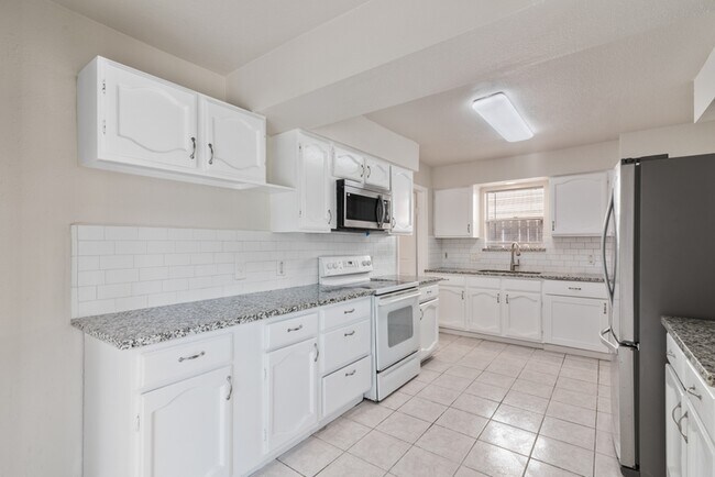 Photo - 22115 Fincastle Dr