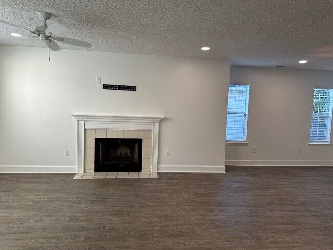 Photo - 8 Saint Ives Dr