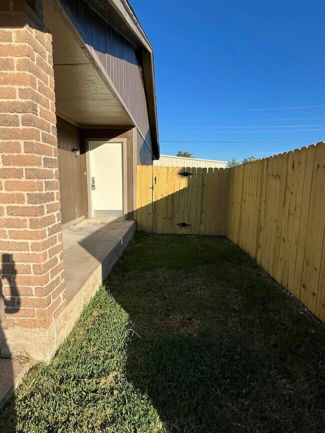 Photo - 909 Betsy Ross Dr