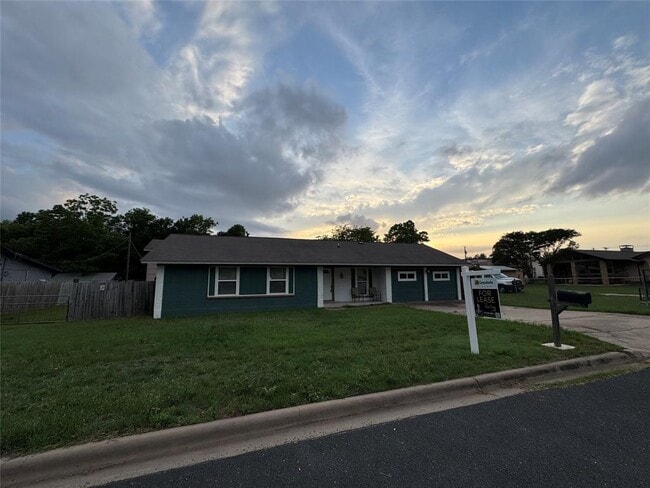 Photo - 3520 Roanoke Dr