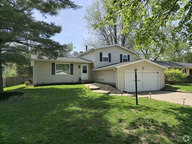 Building Photo - Charming Home in Quiet Neighborhood
