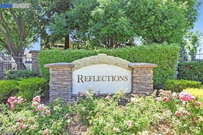 Building Photo - 150 Reflections Dr Unit 22 Rental