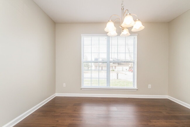 Photo - 878 Lavergne Ln