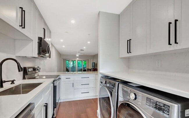 Building Photo - 1140 Mahogany Way Unit 204