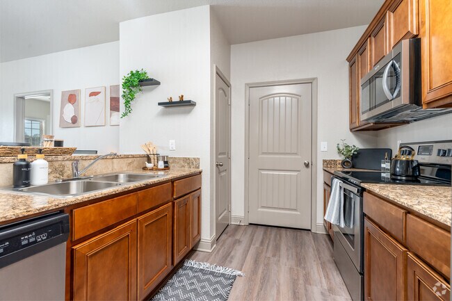 2BR, 2BA - 1,112SF - Kitchen