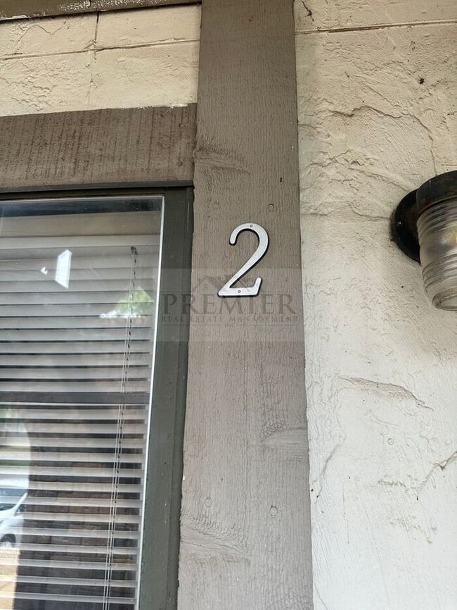 Photo - 300 W Montgomery St