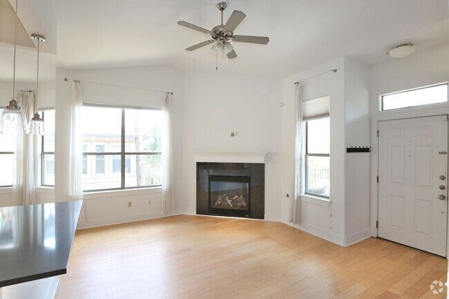 Building Photo - 2216 Thornton Rd Rental