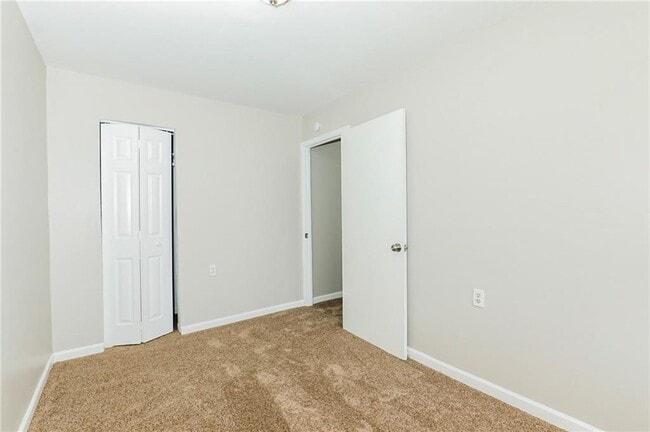 Photo - 1138 Kipling St SE