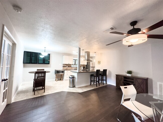 Building Photo - 307 Shirleen Dr