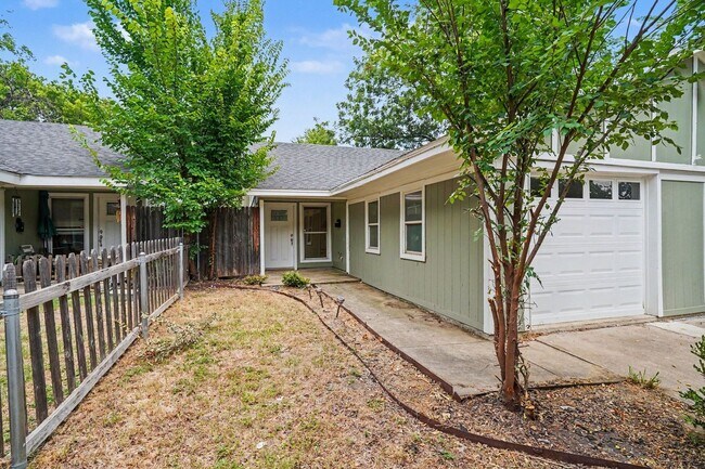 Building Photo - Charming 2-bedroom, 1-bath home in a convenient Fort Worth location!