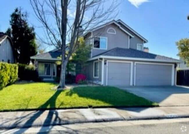 Building Photo - 4 Bedroom 3 Bath 3 Car Garage w/Pool Rental