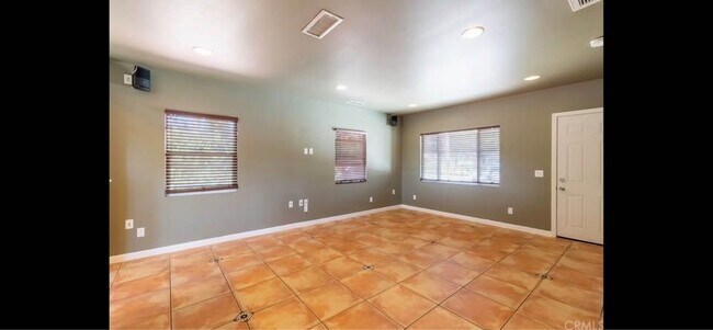 Photo - 28943 Greenspot Rd
