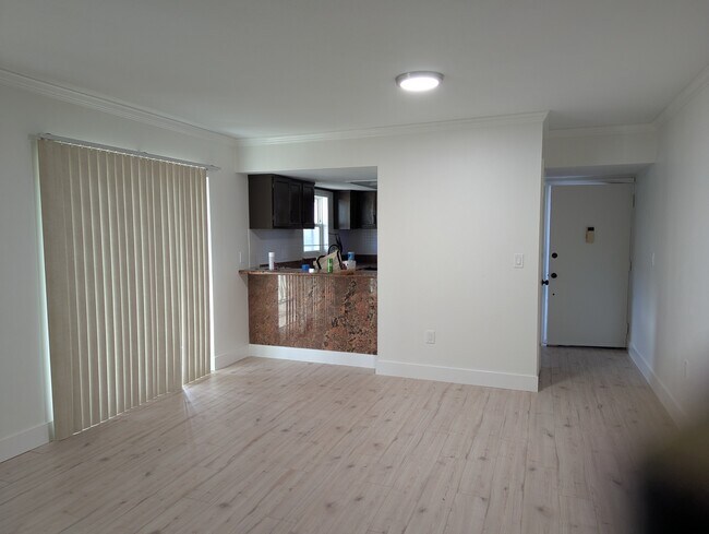 Building Photo - 8809 Bay Pointe Dr Unit A210