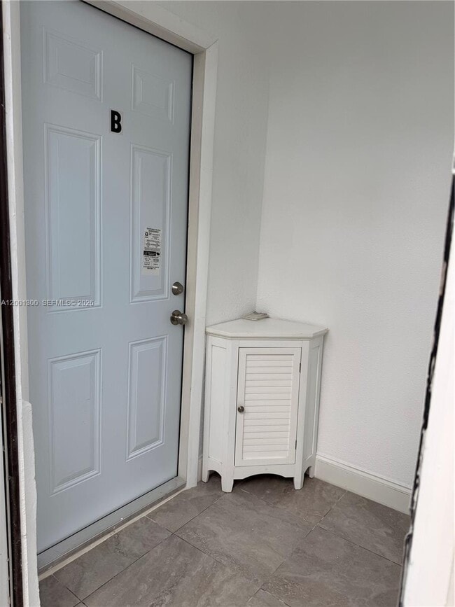 Building Photo - 6613 Evergreen Dr Unit B