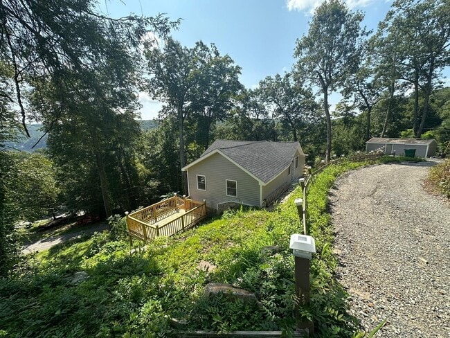 Photo - 22 Hemlock Trail