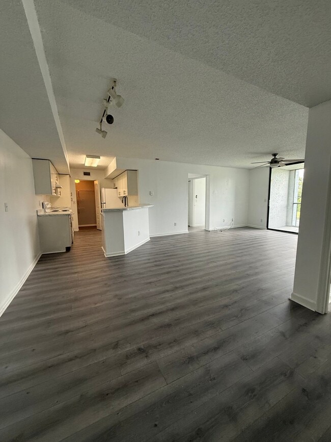 Building Photo - 13565 Eagle Ridge Dr Unit 1124