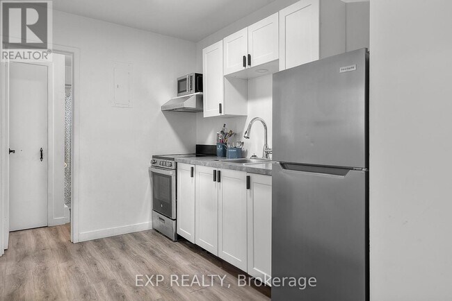 Photo - 4595 Queen St