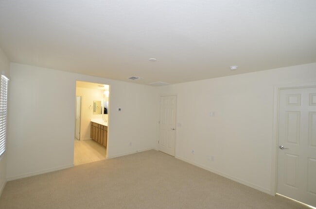 Photo - 1306 E Sparrow Dr