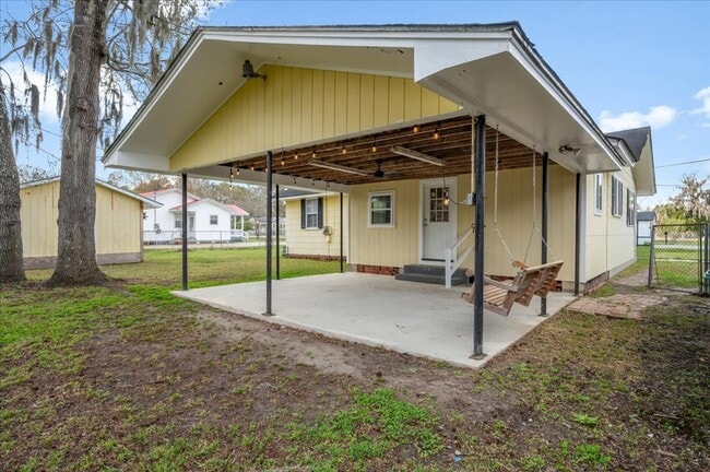 Photo - Charming 3-Bedroom Home with Large Fenced Yard in Richmond Hill!