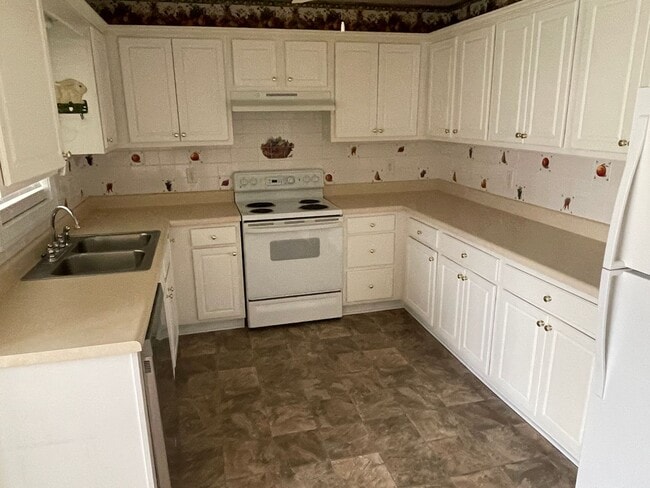 Photo - 3 Bedroom 2 Bath Single Family House - Fen...