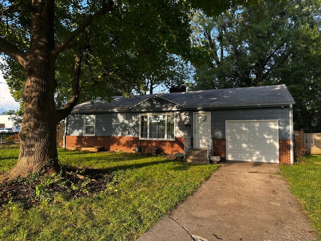 Photo - 1836 S Robberson Ave