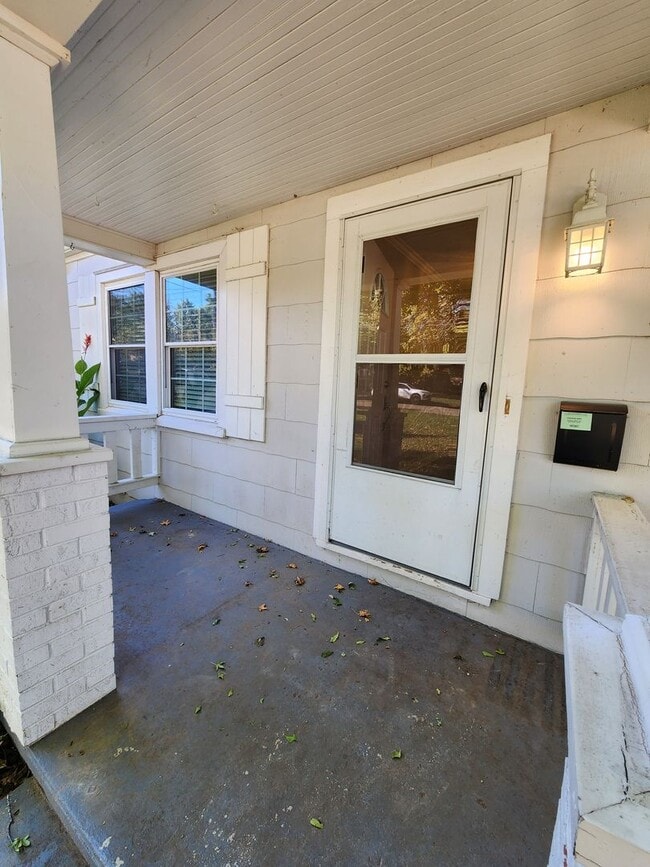 Photo - Spacious 3-Bedroom, 1-Bathroom Home AVAILA...