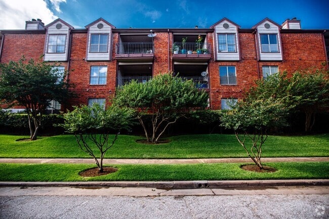Building Photo - 2 Bedroom, 2 Bath Condo