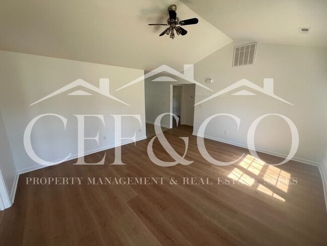 Photo - 415 Mt Hood Dr