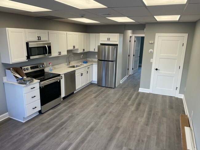 Building Photo - 127 Tunxis Hill Rd Unit 2