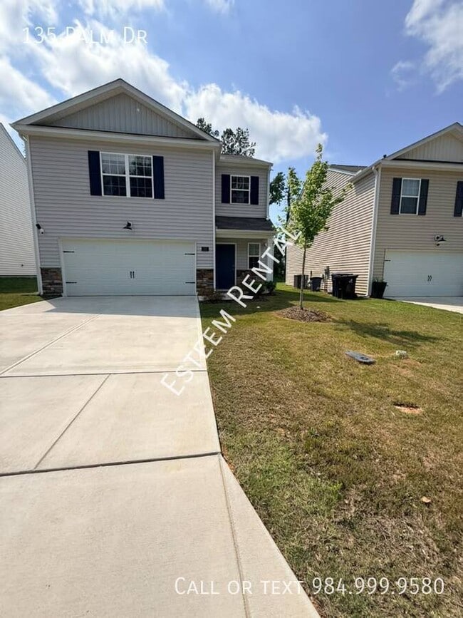 Building Photo - 135 Palm Dr
