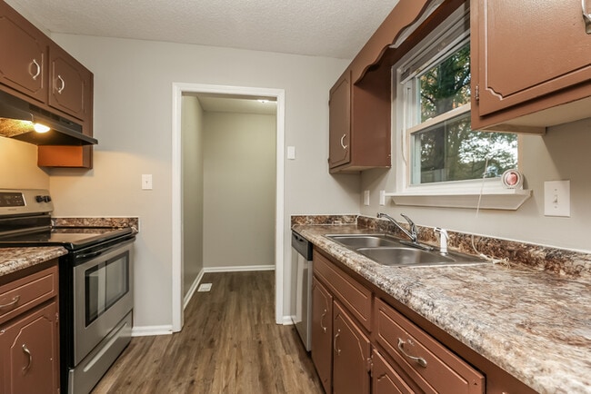 Photo - 565 Bridgette Dr