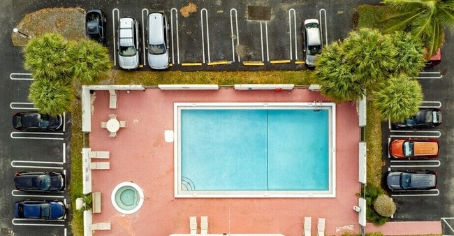 Photo - 2701 Riverside Dr Unit 303B