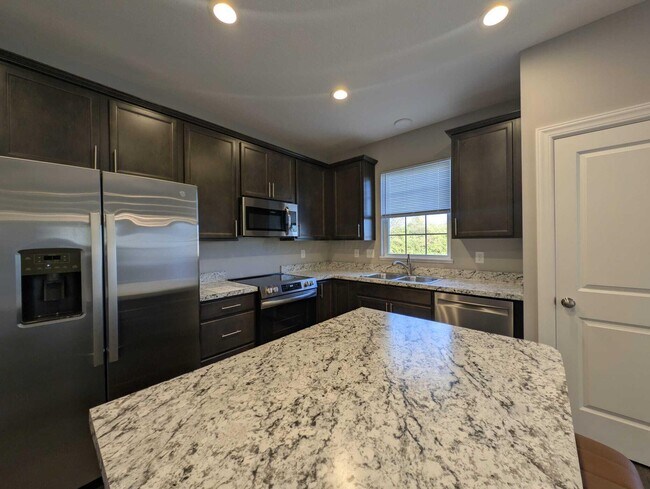 Photo - 800 Avebury Dr