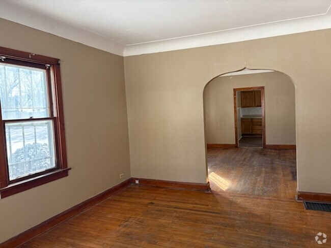 Building Photo - Clean 2 Bedroom Ready for Tenant Rental