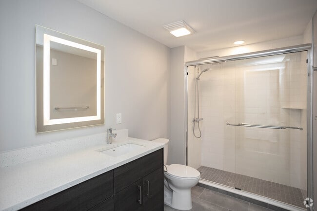 2BR, 2BA - 1,035SF