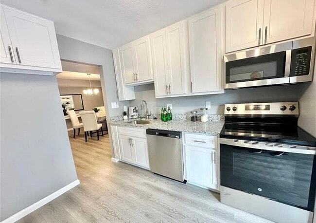 Building Photo - 10341 Forest Brook Ln Unit C Rental