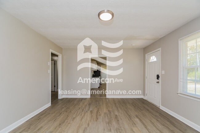 Photo - 185 Sandclay Dr