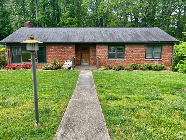 Building Photo - East AVL - Three Bedroom, 3 Bathroom Brick... Rental