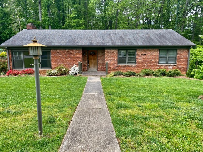 East AVL - Three Bedroom, 3 Bathroom Brick... - East AVL - Three Bedroom, 3 Bathroom Brick... House