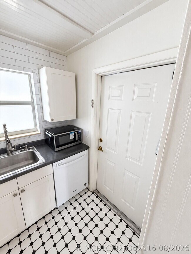 Photo - 510 Lake Shore Dr Unit 29