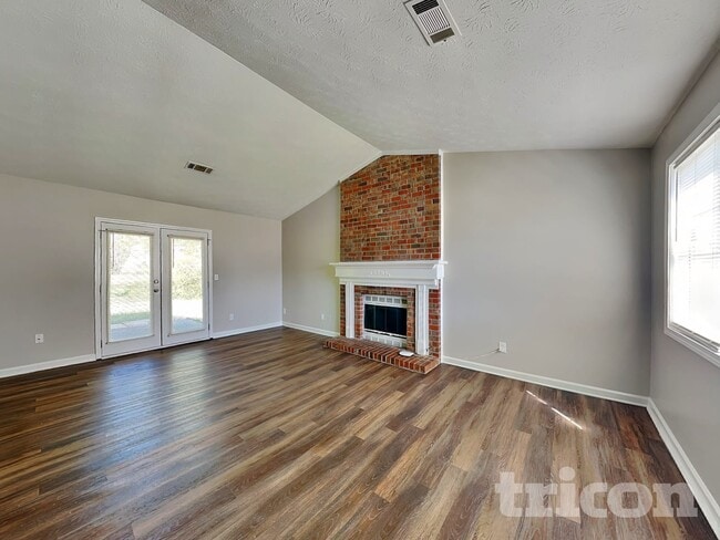 Photo - 868 Ashwood Crossing