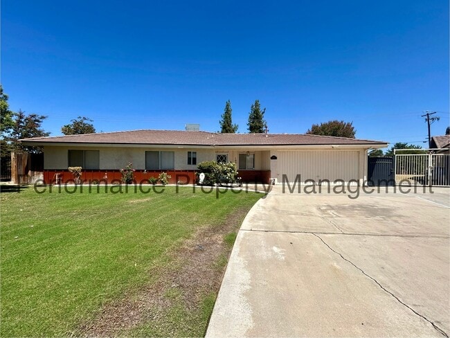 Building Photo - Beautiful 4 Bed/2 Bath 55+ Home w/ RBP & S...