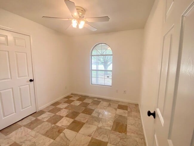 Photo - 3 bedroom home with a large backyard in Harker Heights!