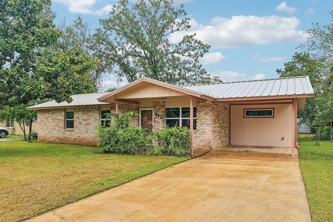 Photo - 410 Magnolia St