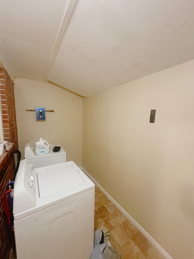 Lavandería dentro de la unidad - 6400 W Fairfield Dr