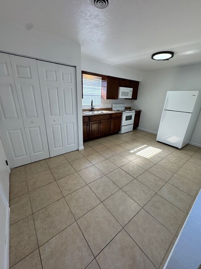 Photo - 1702 NE 71st St