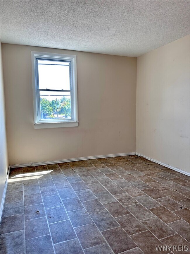 Photo - 160 W Ferry St
