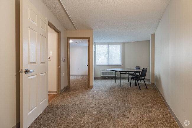 1BR, 1BA - 475SF