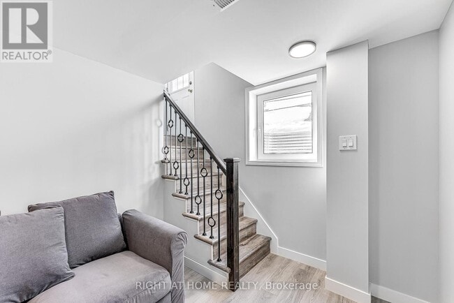 Photo - 902 Kenzie St