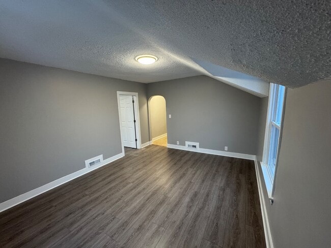 Photo - 2707 Commercial Ave